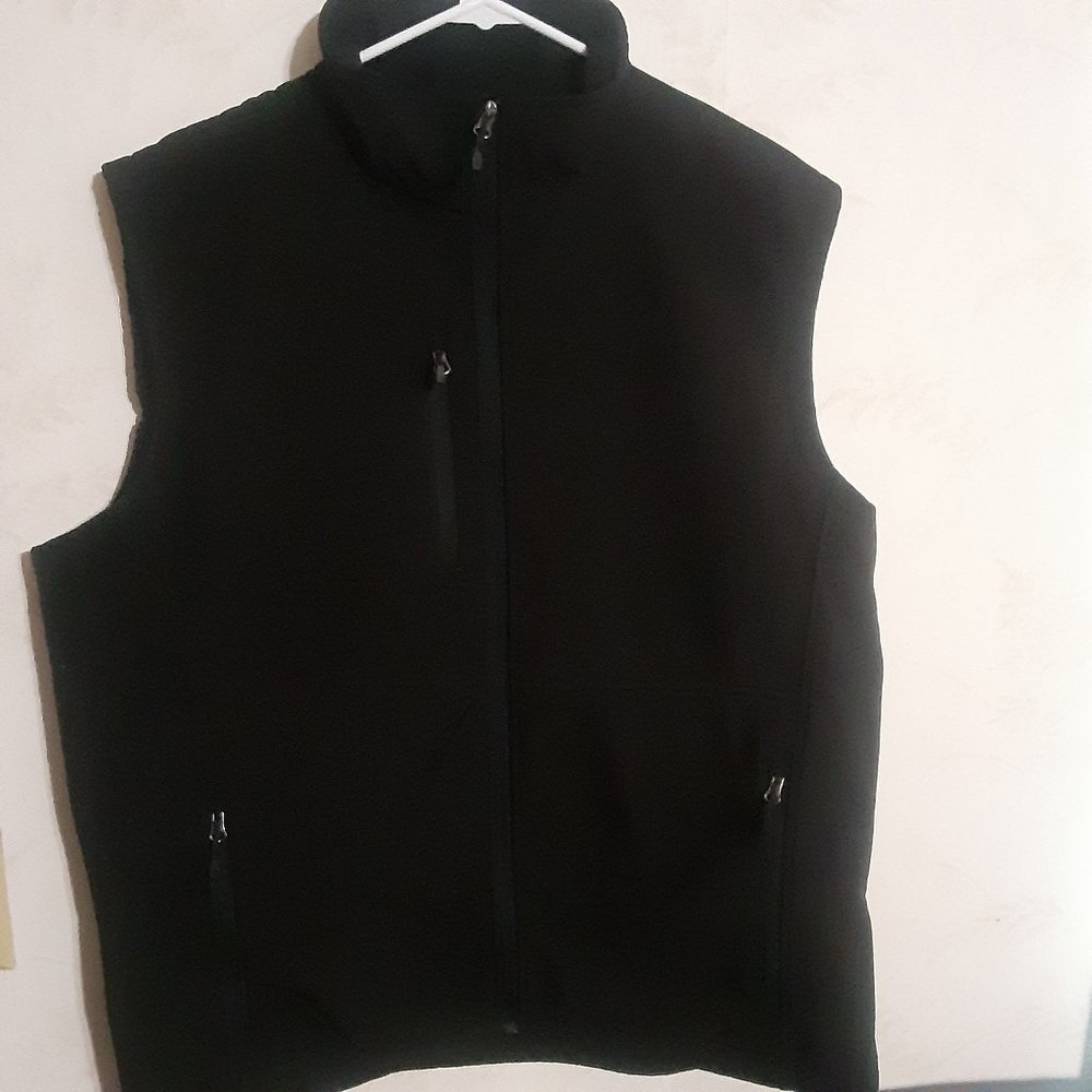 Storm Creek Men's Polyester Full Zip Vest With Zippered Pockets in Size XL